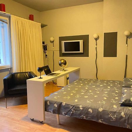Cozy Modern Apartment With Small Balcony In The Heart Of ベルリン エクステリア 写真