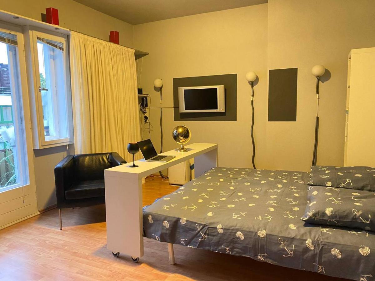Cozy Modern Apartment With Small Balcony In The Heart Of ベルリン エクステリア 写真
