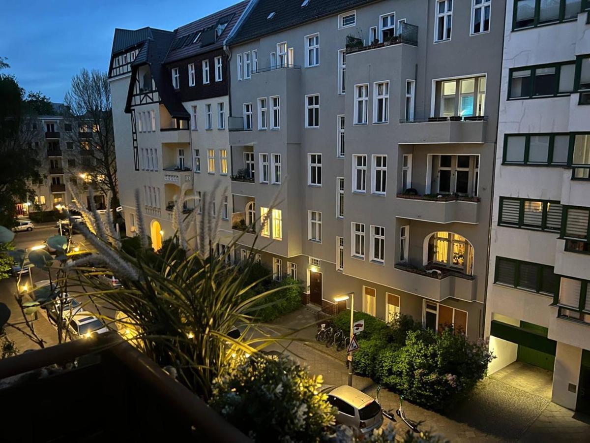 Cozy Modern Apartment With Small Balcony In The Heart Of ベルリン エクステリア 写真
