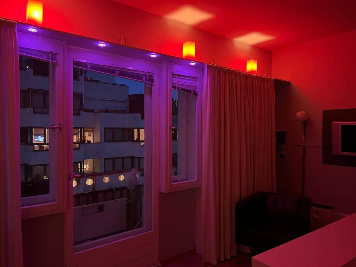 Cozy Modern Apartment With Small Balcony In The Heart Of ベルリン エクステリア 写真