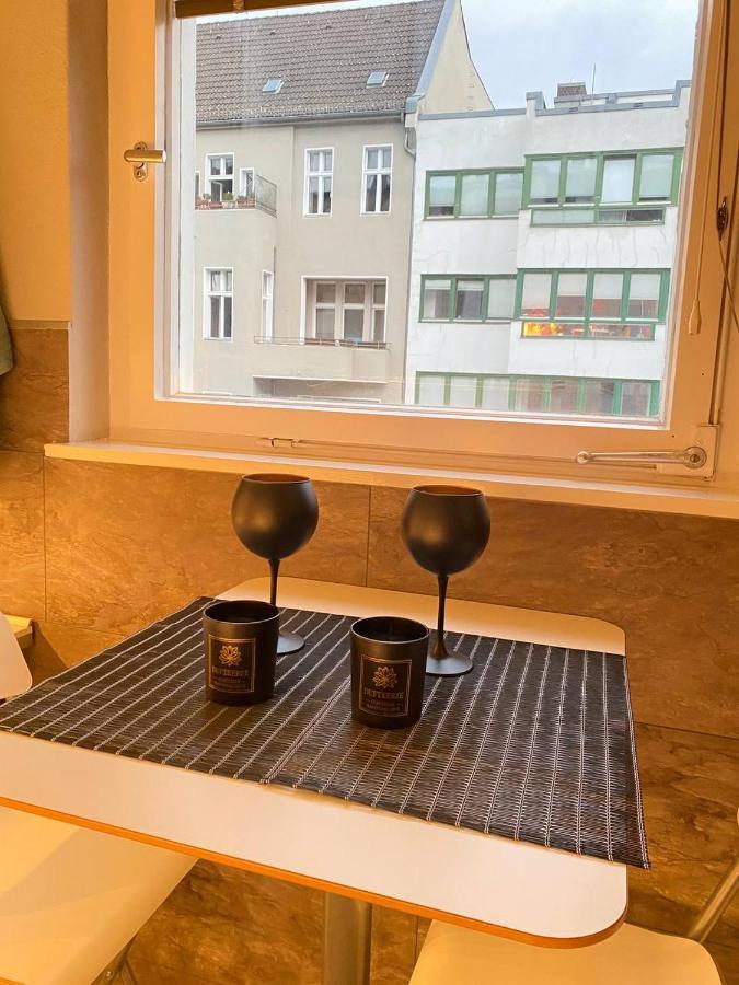 Cozy Modern Apartment With Small Balcony In The Heart Of ベルリン エクステリア 写真