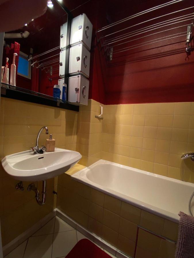 Cozy Modern Apartment With Small Balcony In The Heart Of ベルリン エクステリア 写真