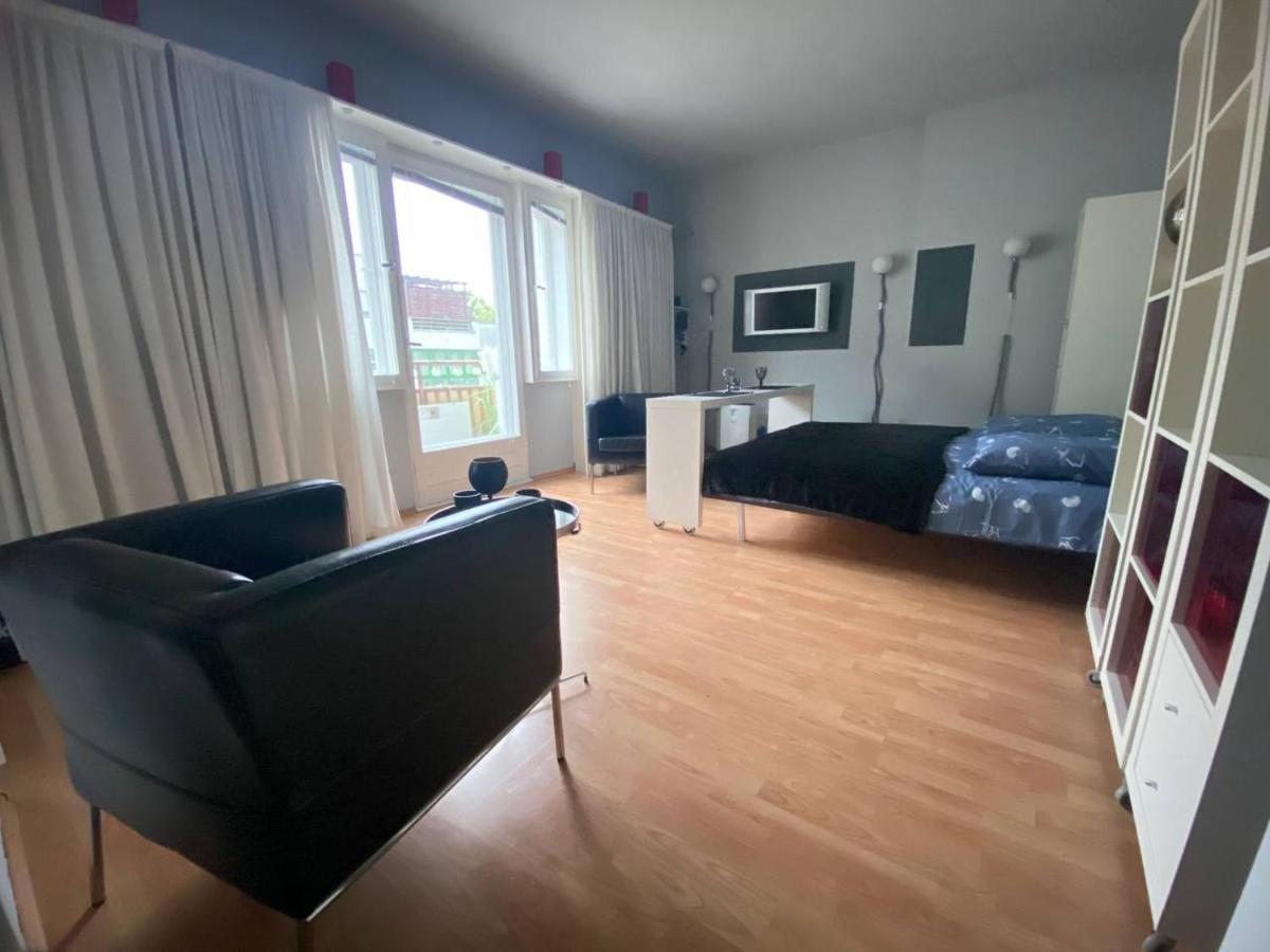 Cozy Modern Apartment With Small Balcony In The Heart Of ベルリン エクステリア 写真