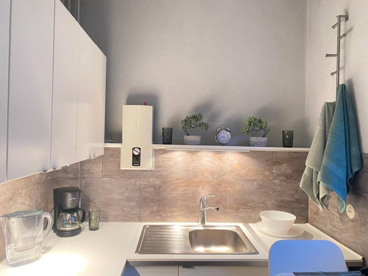 Cozy Modern Apartment With Small Balcony In The Heart Of ベルリン エクステリア 写真